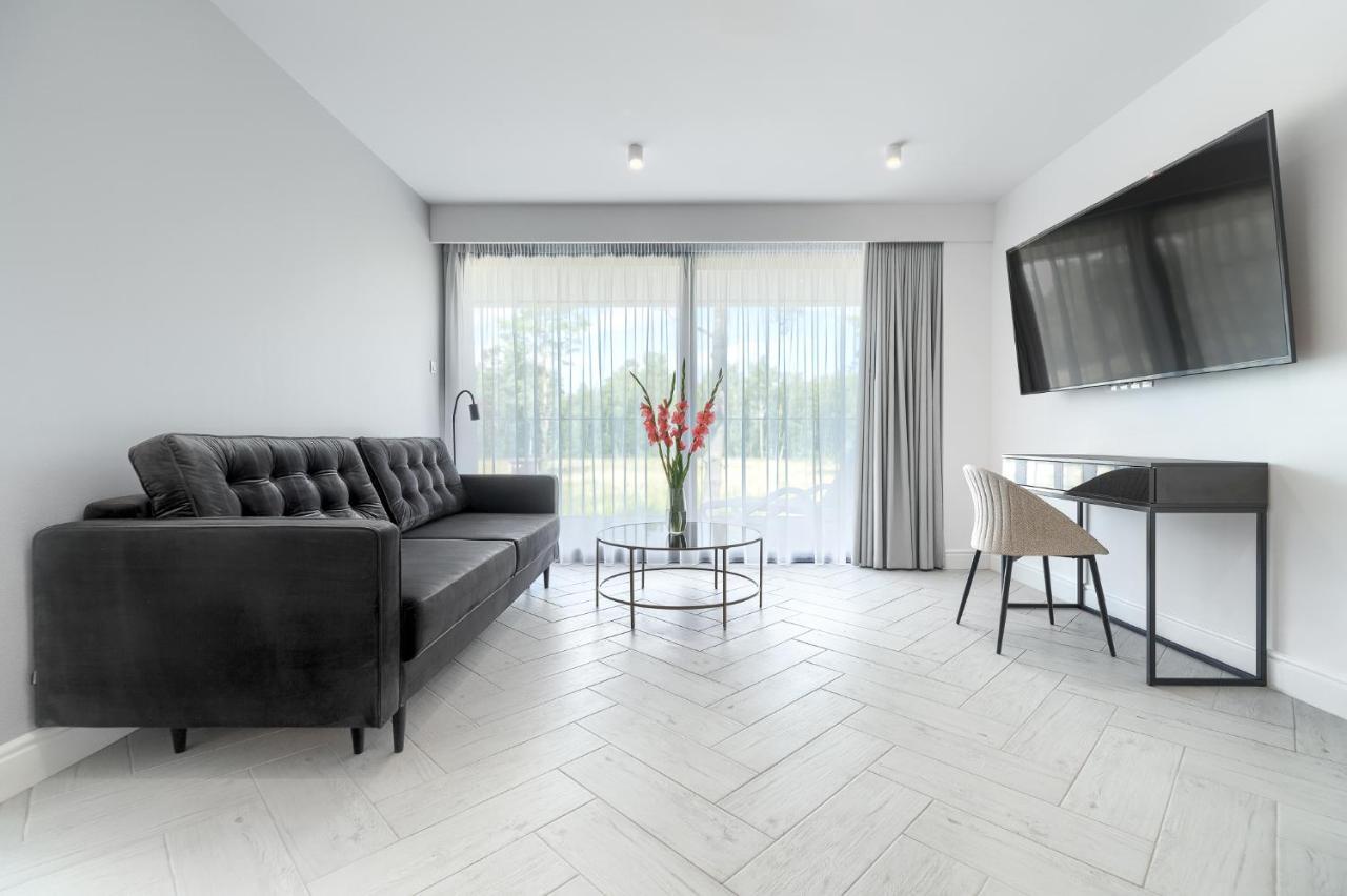 Sea & Lake - City Apartments Миелно Екстериор снимка