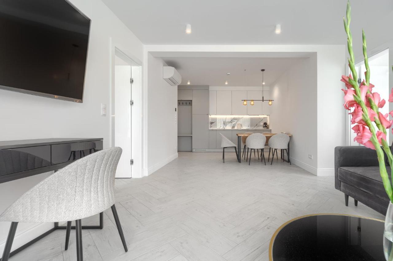 Sea & Lake - City Apartments Миелно Екстериор снимка