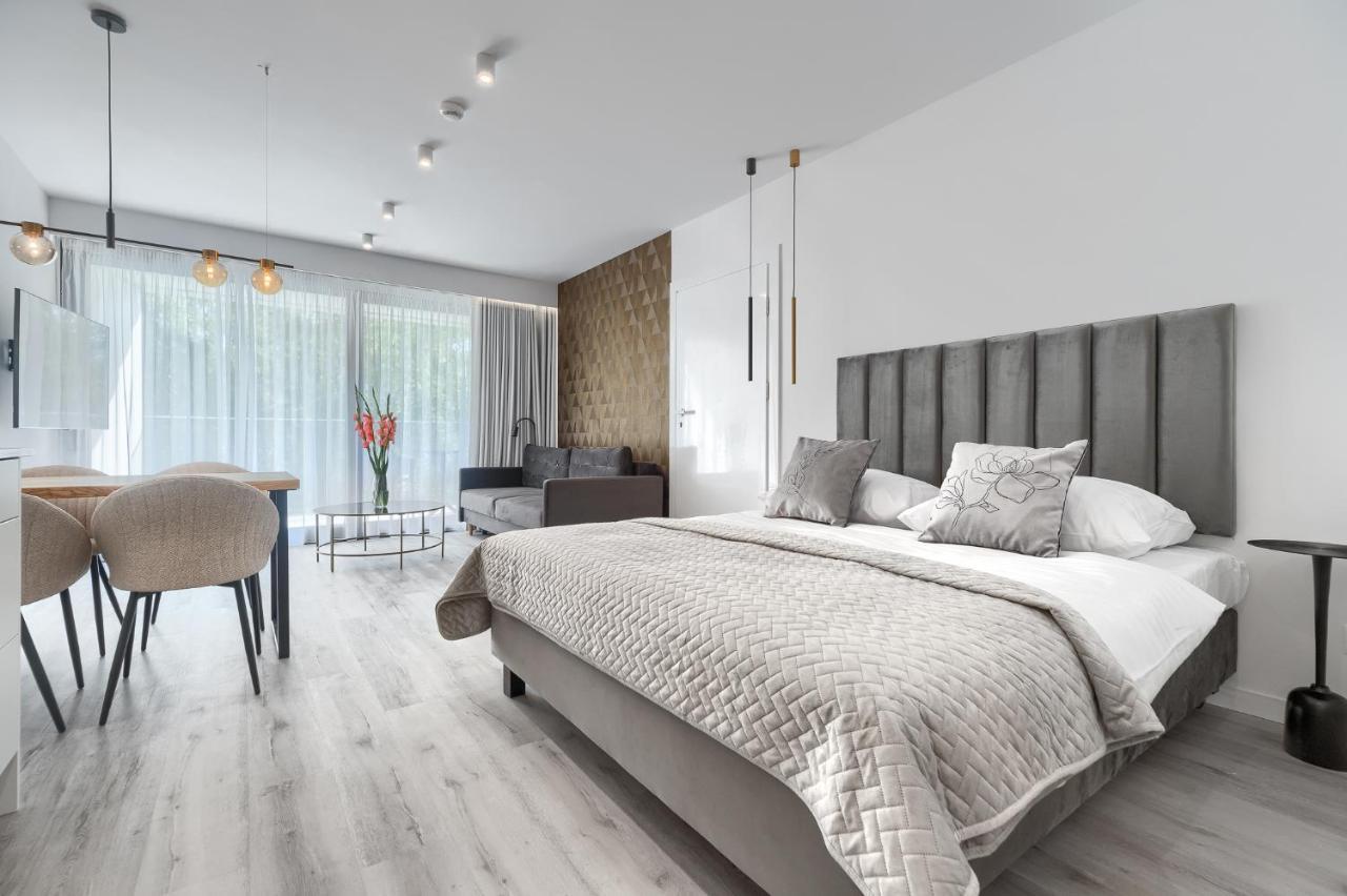 Sea & Lake - City Apartments Миелно Екстериор снимка