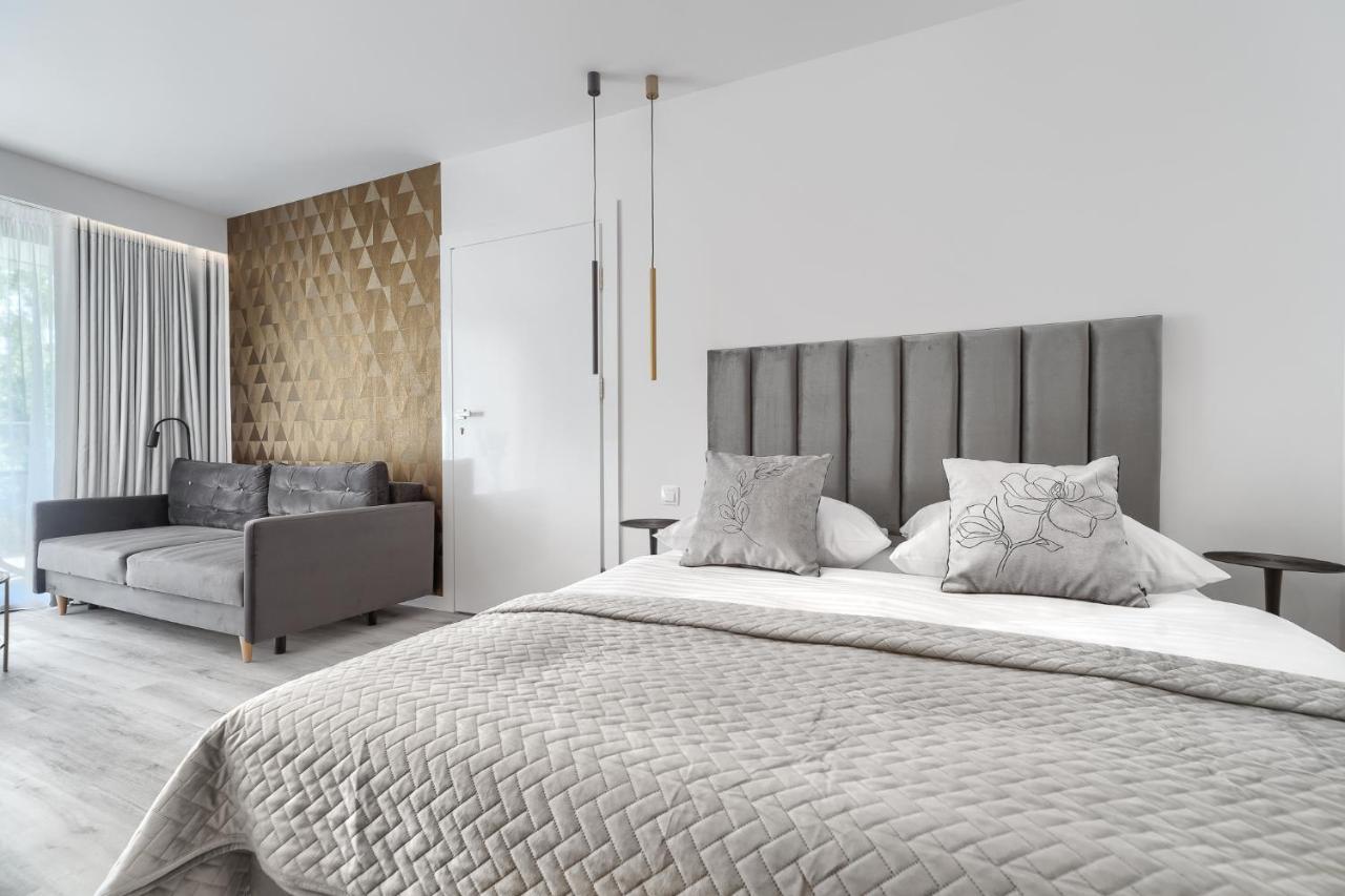 Sea & Lake - City Apartments Миелно Екстериор снимка