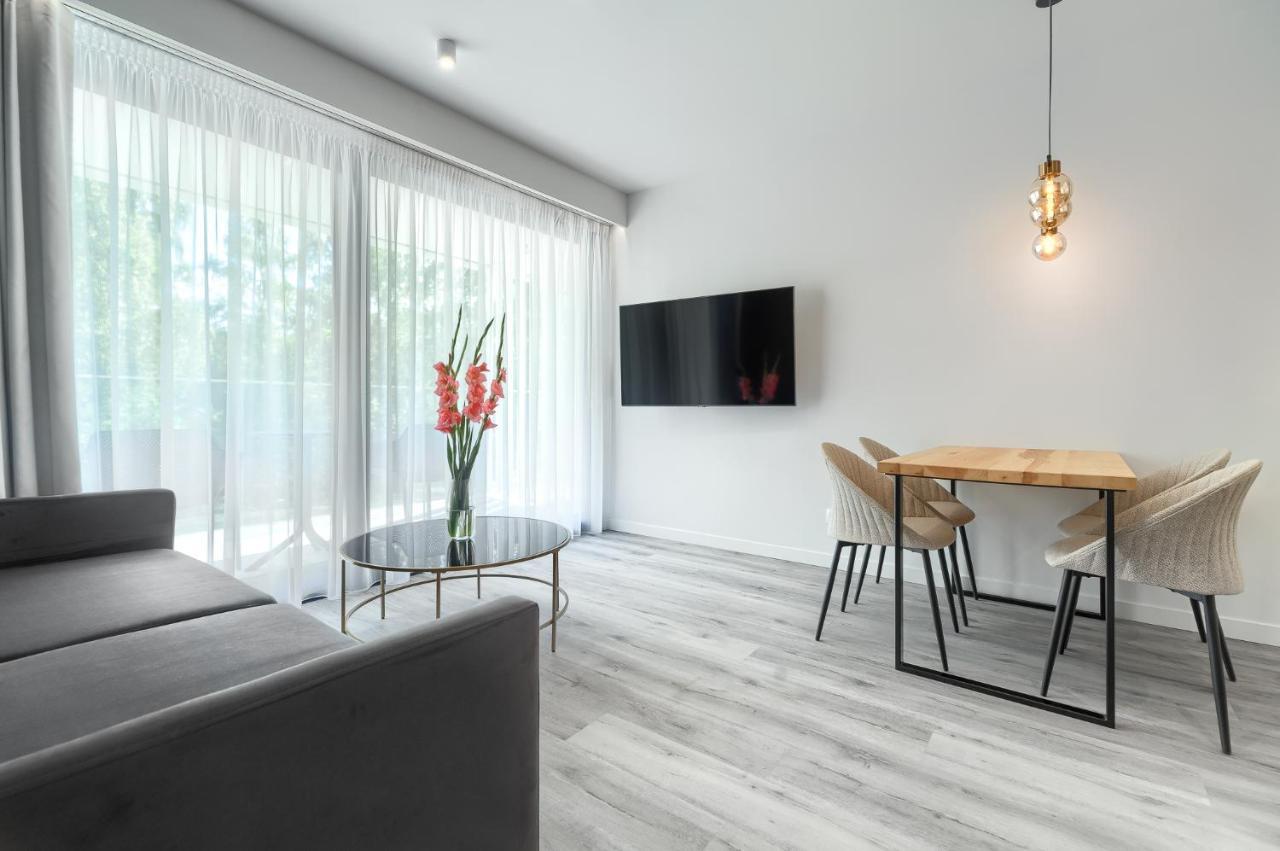 Sea & Lake - City Apartments Миелно Екстериор снимка