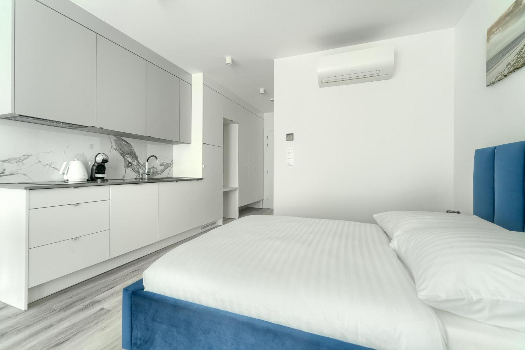Sea & Lake - City Apartments Миелно Екстериор снимка