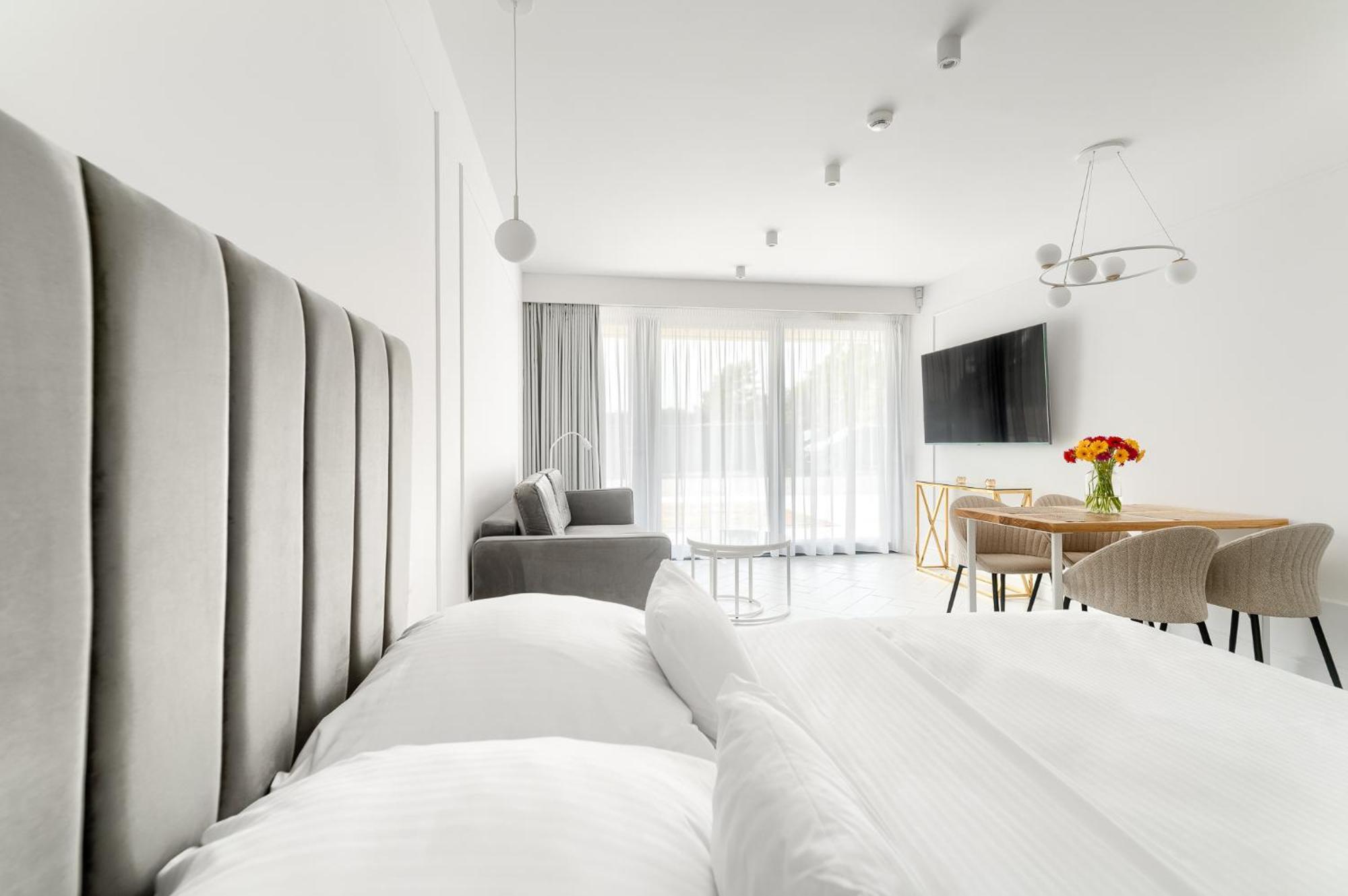 Sea & Lake - City Apartments Миелно Екстериор снимка