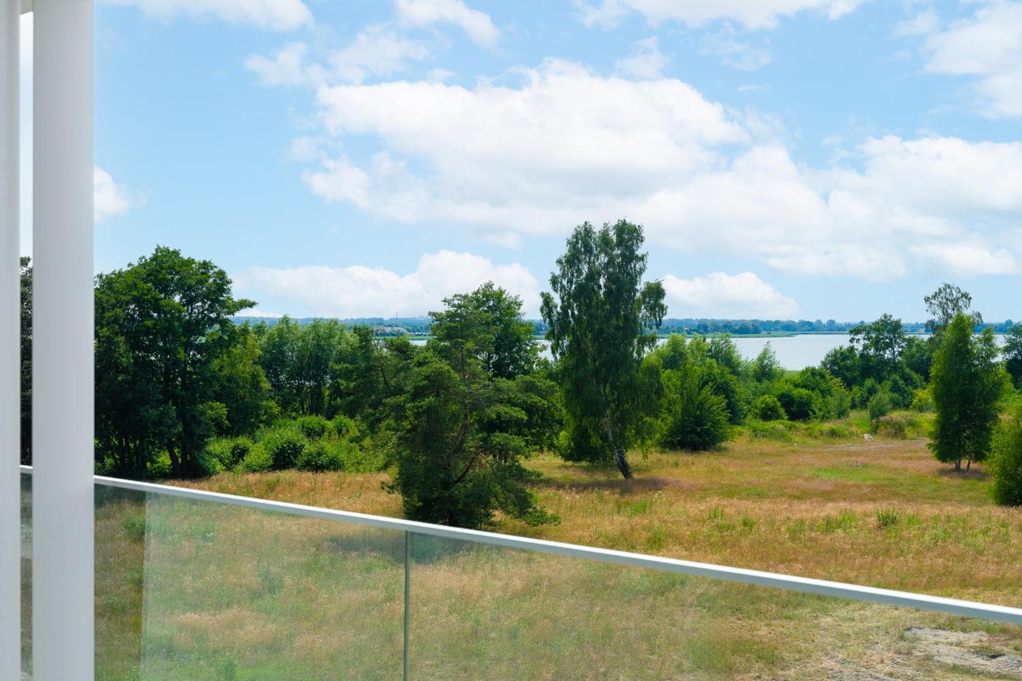 Sea & Lake - City Apartments Миелно Екстериор снимка