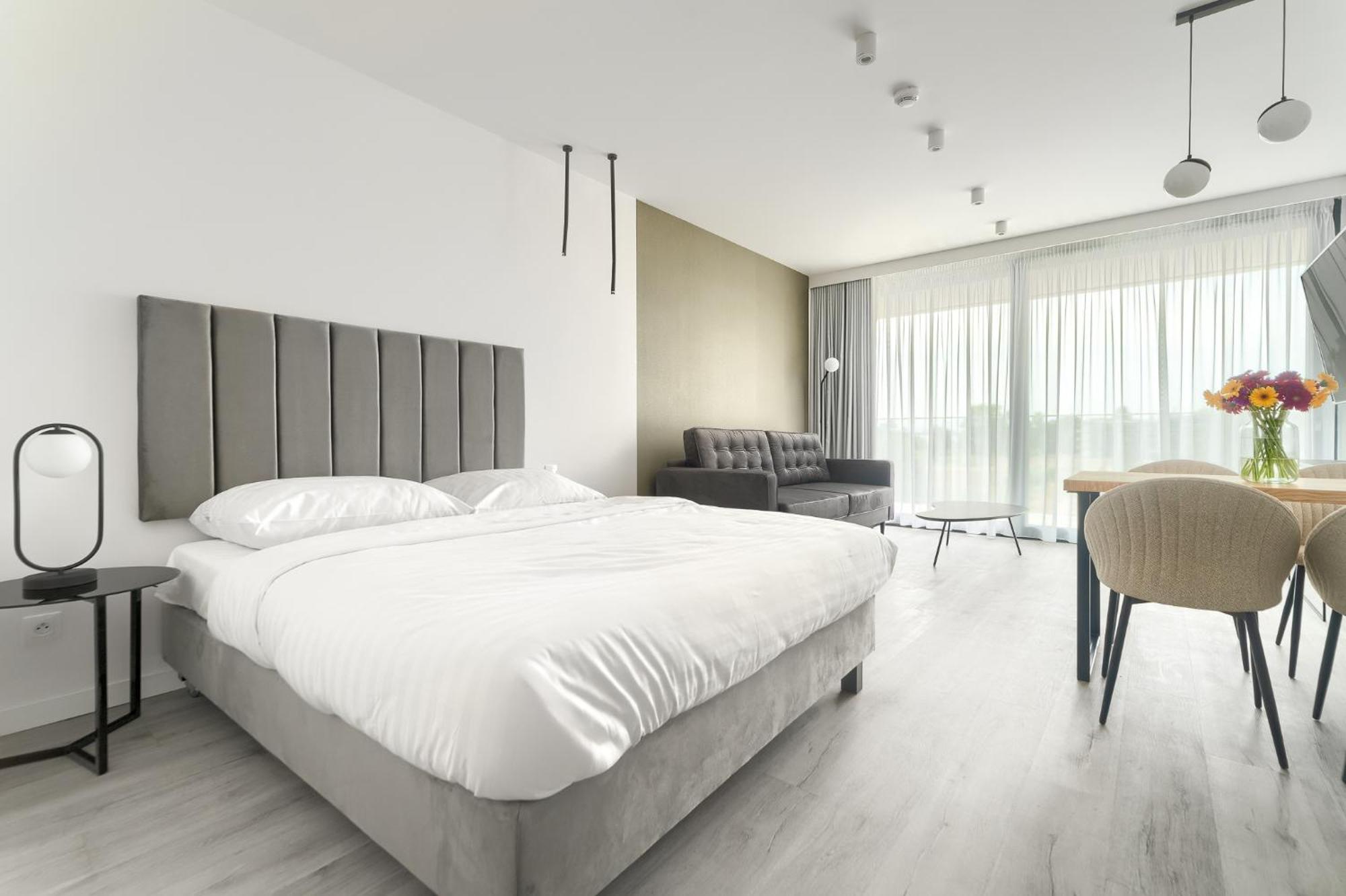 Sea & Lake - City Apartments Миелно Екстериор снимка