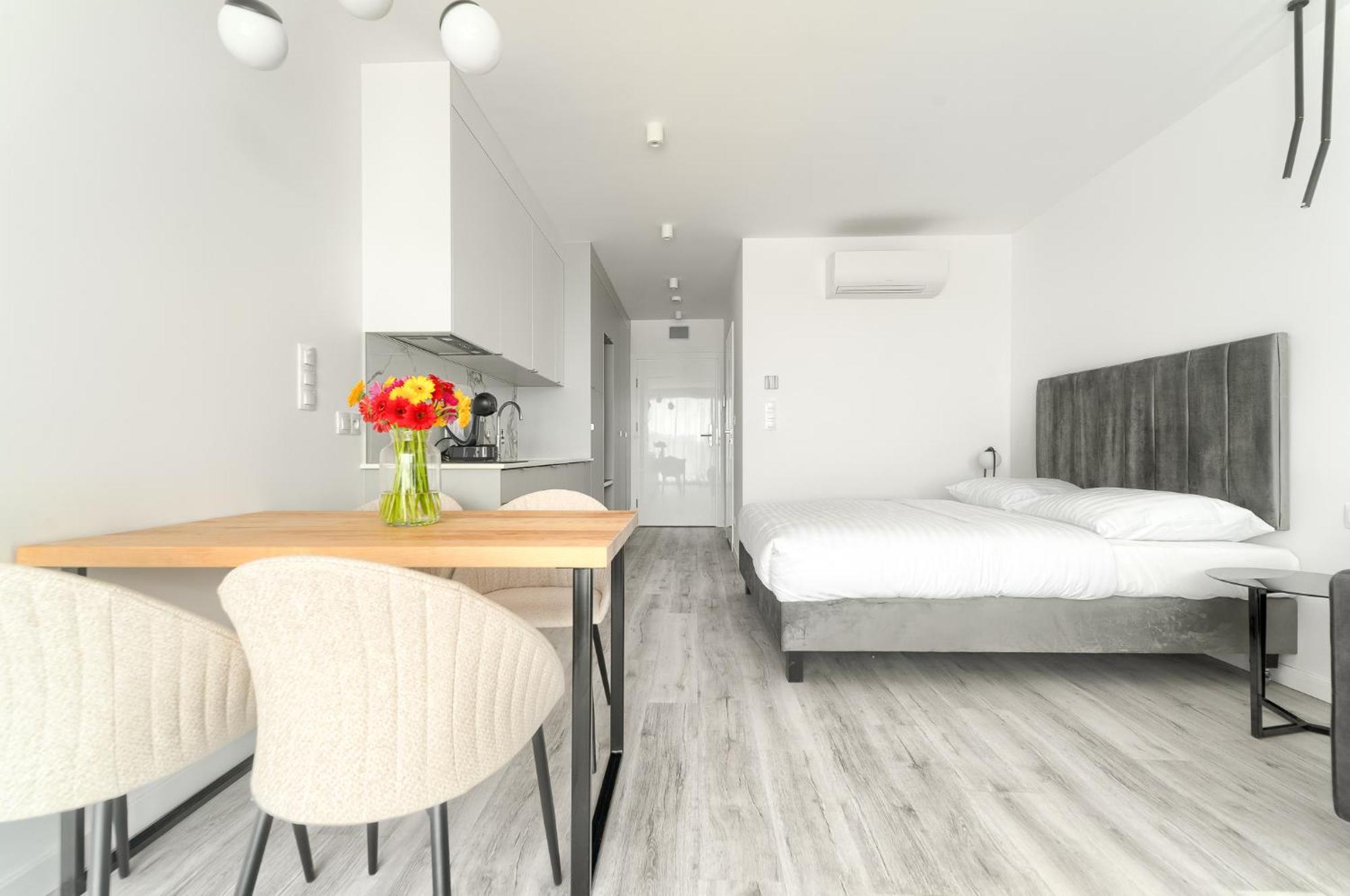 Sea & Lake - City Apartments Миелно Екстериор снимка