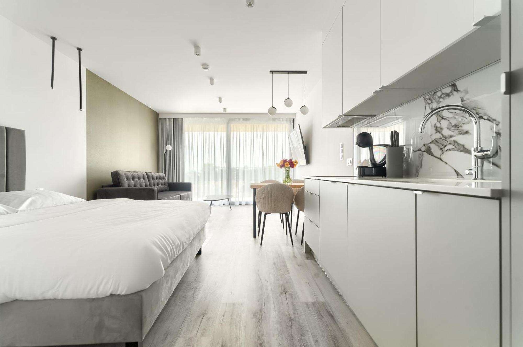 Sea & Lake - City Apartments Миелно Екстериор снимка