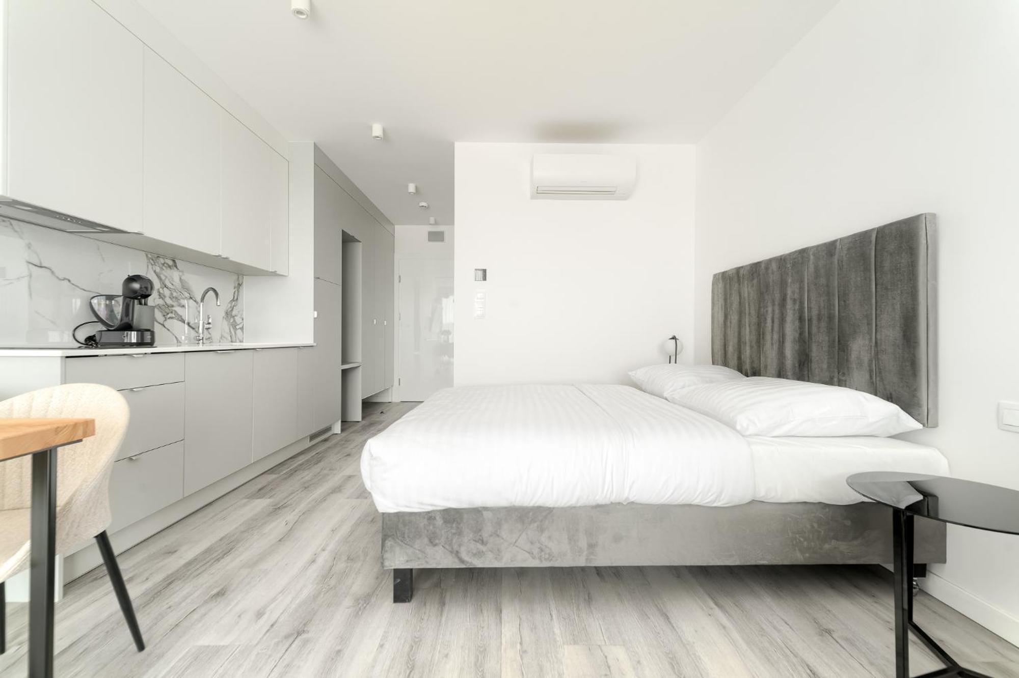 Sea & Lake - City Apartments Миелно Екстериор снимка
