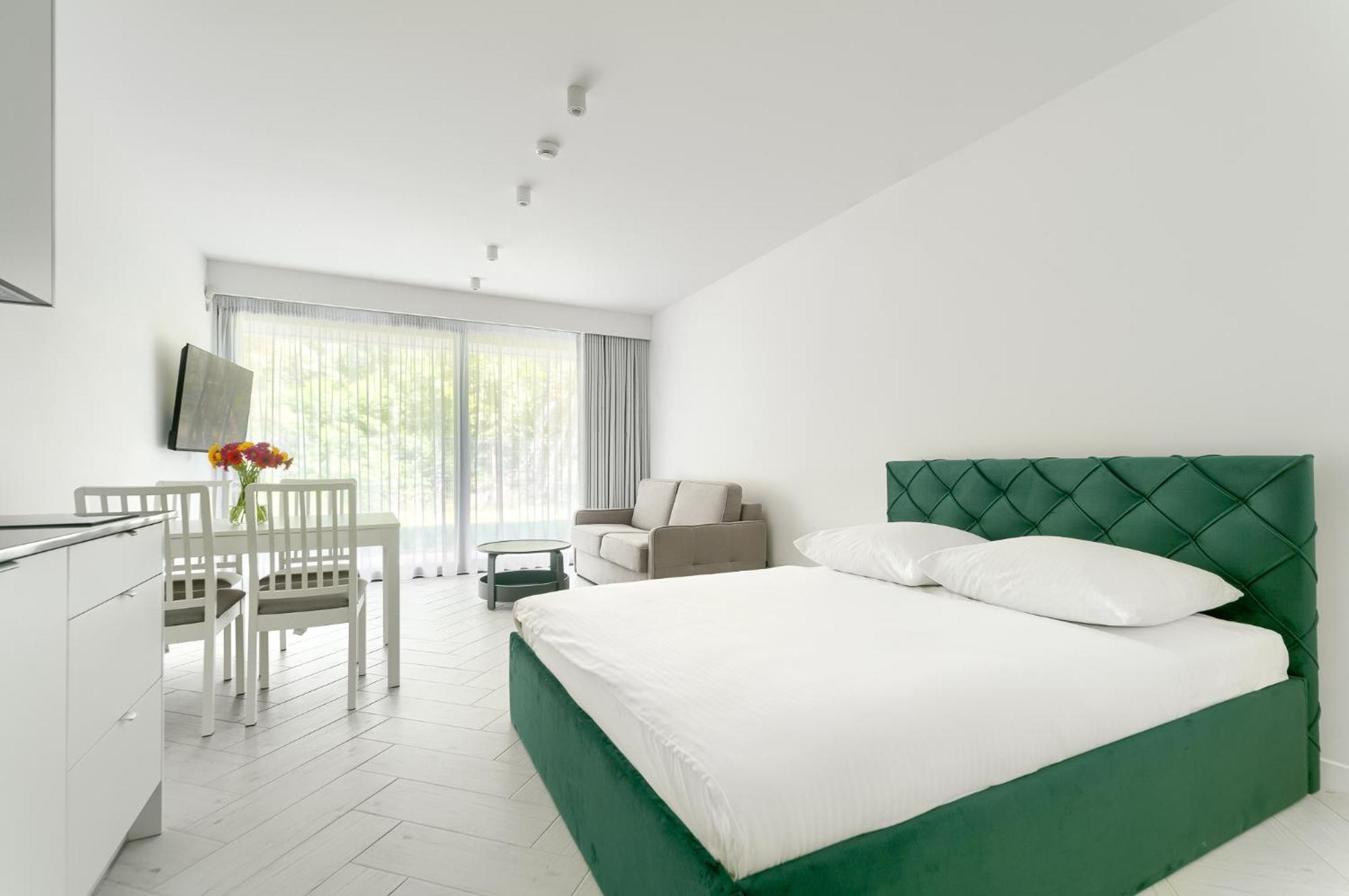 Sea & Lake - City Apartments Миелно Екстериор снимка