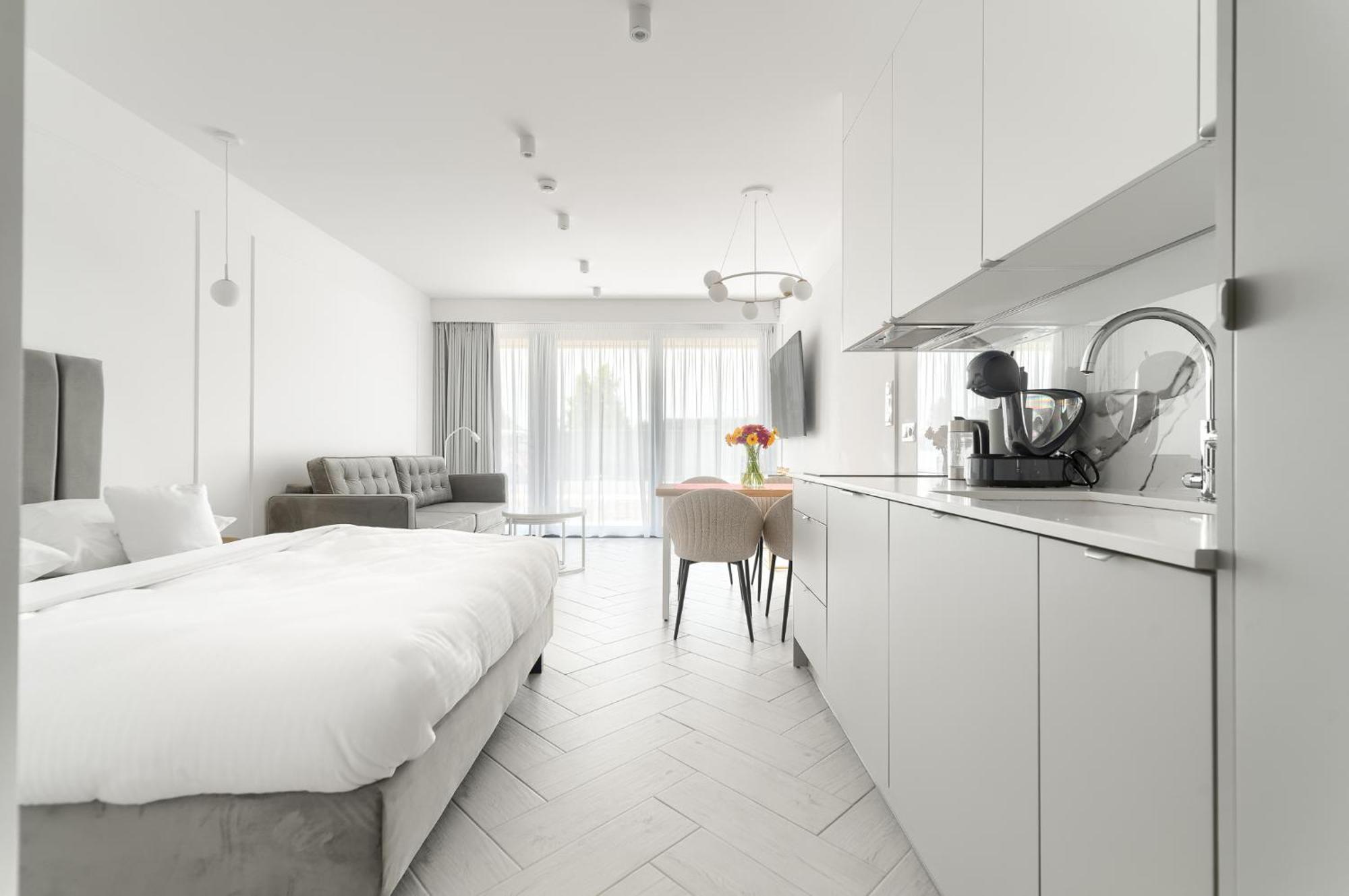 Sea & Lake - City Apartments Миелно Екстериор снимка