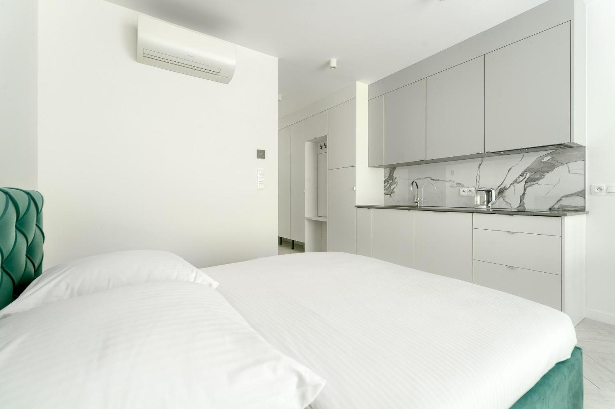 Sea & Lake - City Apartments Миелно Екстериор снимка