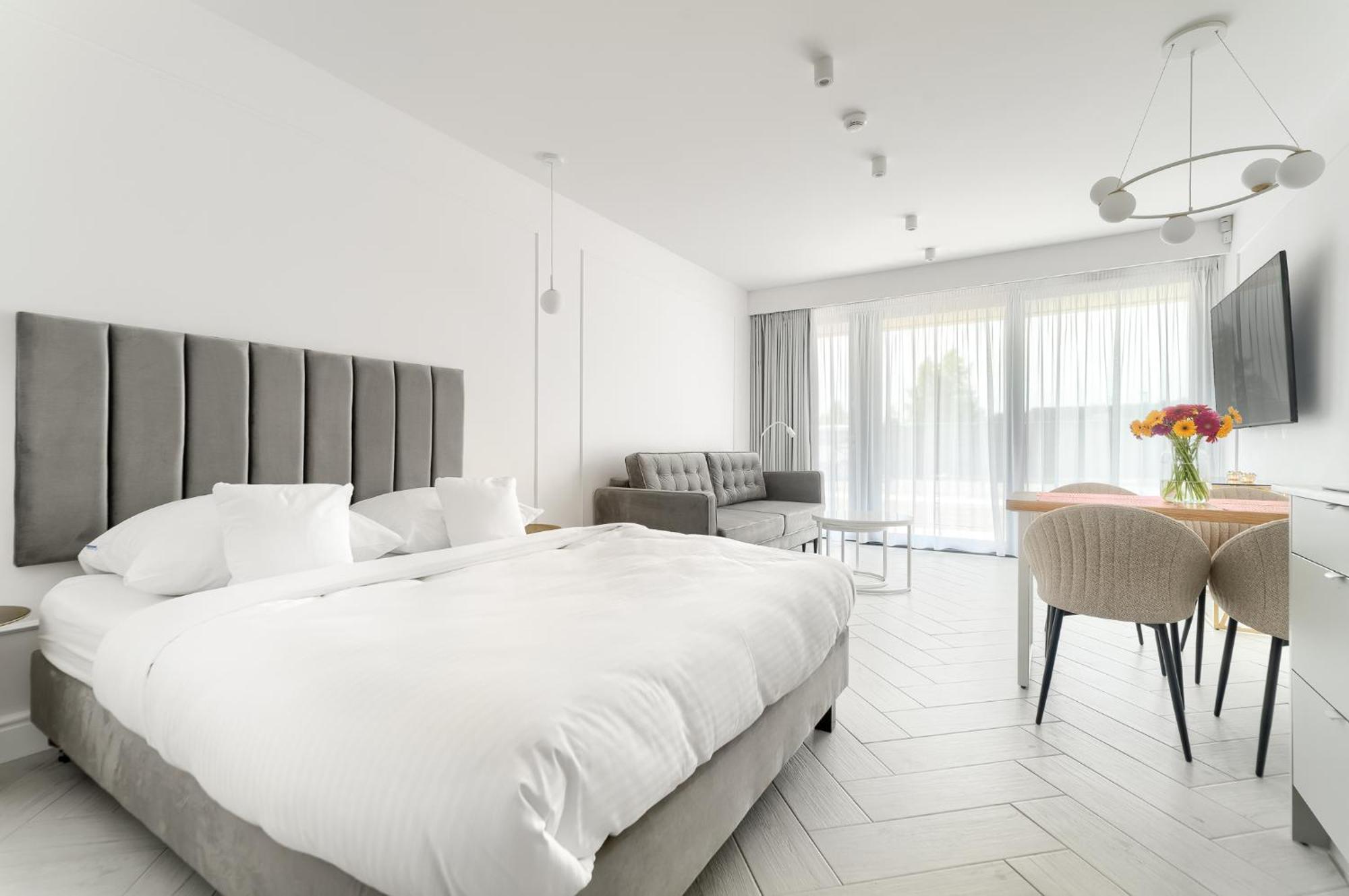 Sea & Lake - City Apartments Миелно Екстериор снимка