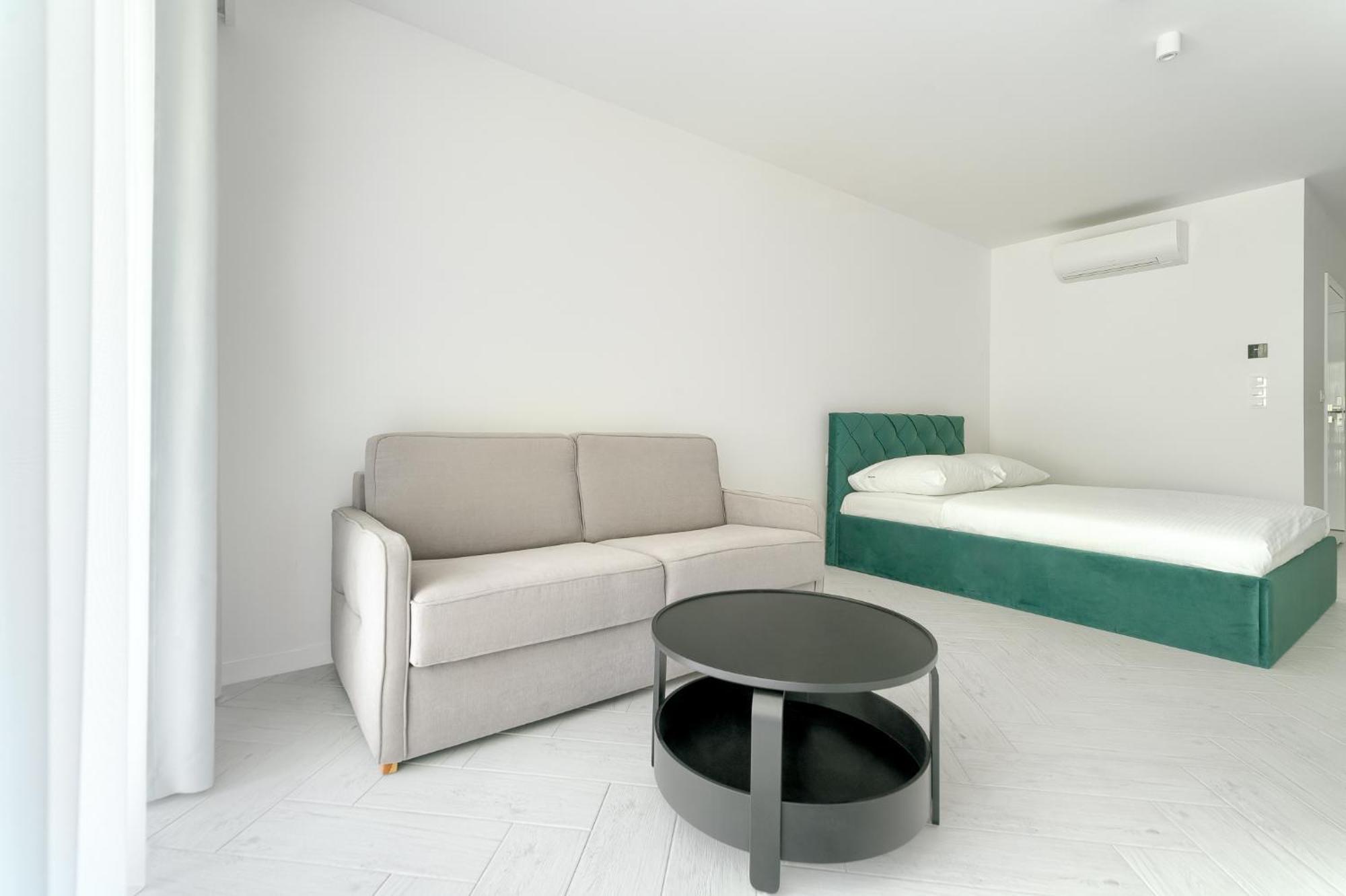 Sea & Lake - City Apartments Миелно Екстериор снимка