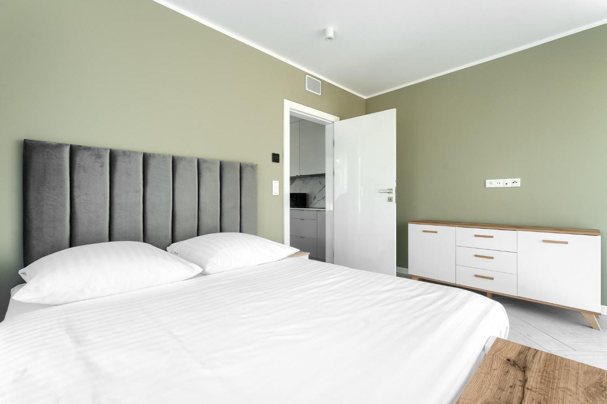 Sea & Lake - City Apartments Миелно Екстериор снимка