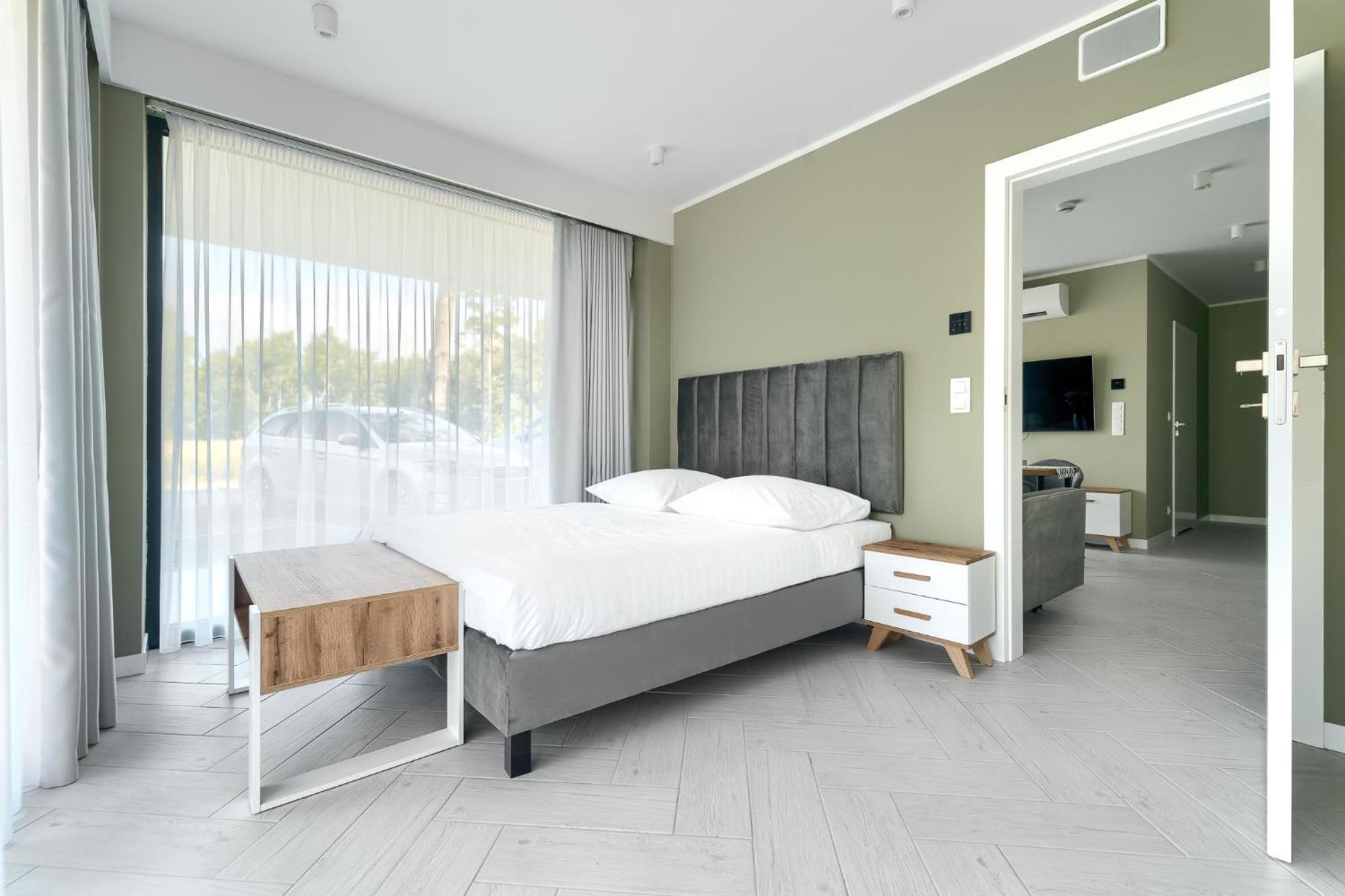 Sea & Lake - City Apartments Миелно Екстериор снимка