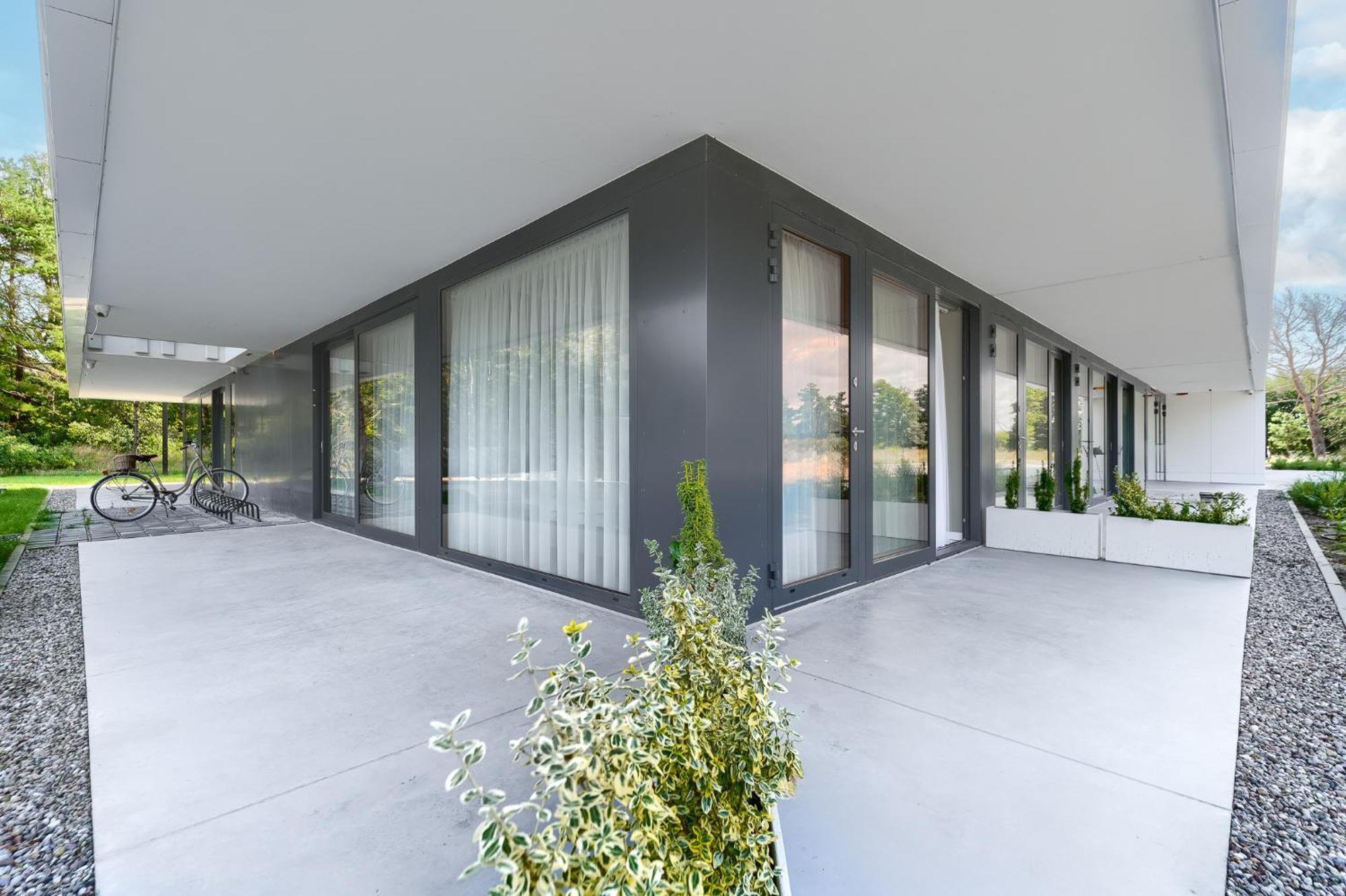 Sea & Lake - City Apartments Миелно Екстериор снимка